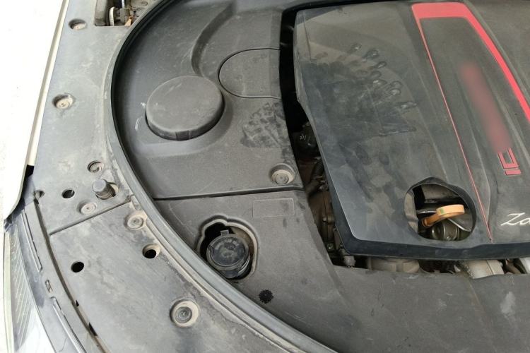 Used Zotye T800 2018 2.0T Automatic Prestige Smart Connectivity 7-Seater Engine Bay Right