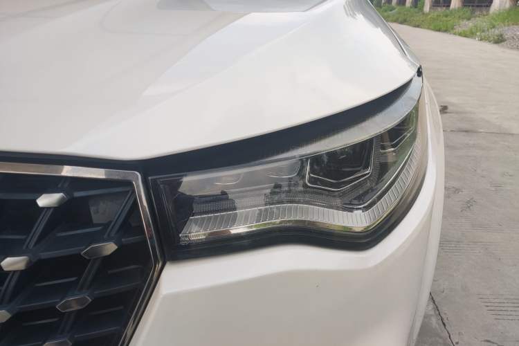 Used Zotye T800 2018 2.0T Automatic Prestige Smart Connectivity 7-Seater Exterior 9