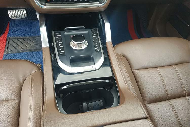 Used Zotye T800 2018 2.0T Automatic Luxury Connected 7-Seater Gear Lever