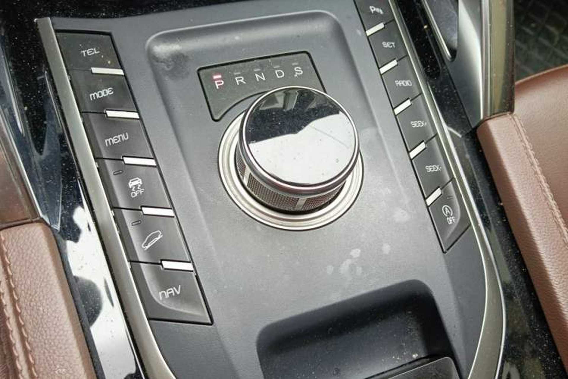 Used Zotye T800 2018 2.0T Automatic Prestige Smart Connectivity 7-Seater Gear Lever