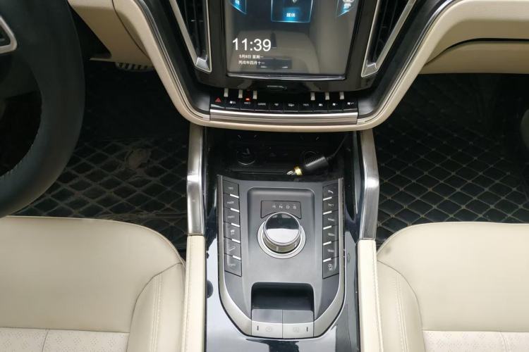 Used Zotye T800 2018 2.0T Automatic Prestige Smart Connectivity 7-Seater Gear Lever