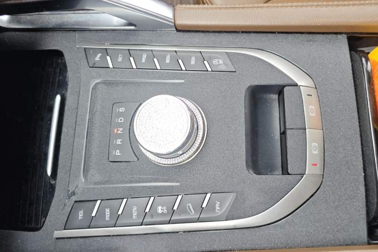 Used Zotye T800 2018 2.0T Automatic Luxury Connected 7-Seater Gear Lever