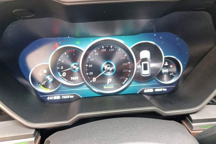 Used Zotye T800 2018 2.0T Automatic Prestige Smart Connectivity 7-Seater Instrument Cluster