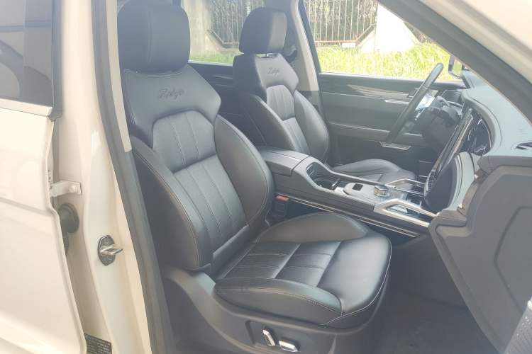 Used Zotye T800 2018 2.0T Automatic Prestige Smart Connectivity 7-Seater Interior 1