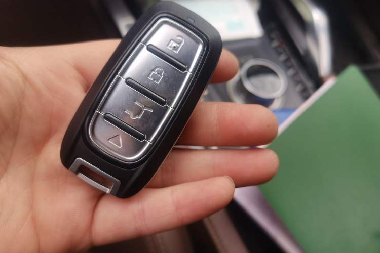Used Zotye T800 2018 2.0T Automatic Flagship Smart Connectivity 7-Seater Interior 1