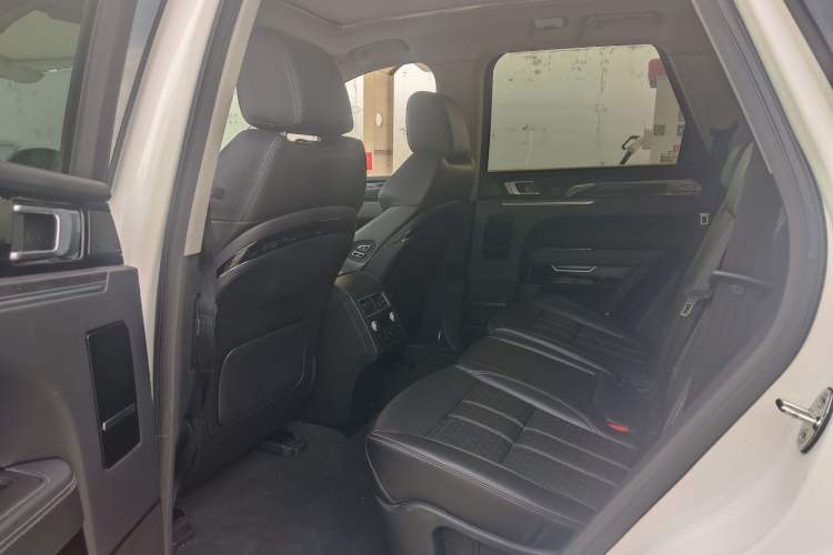 Used Zotye T800 2018 2.0T Automatic Prestige Smart Connectivity 7-Seater Interior 2