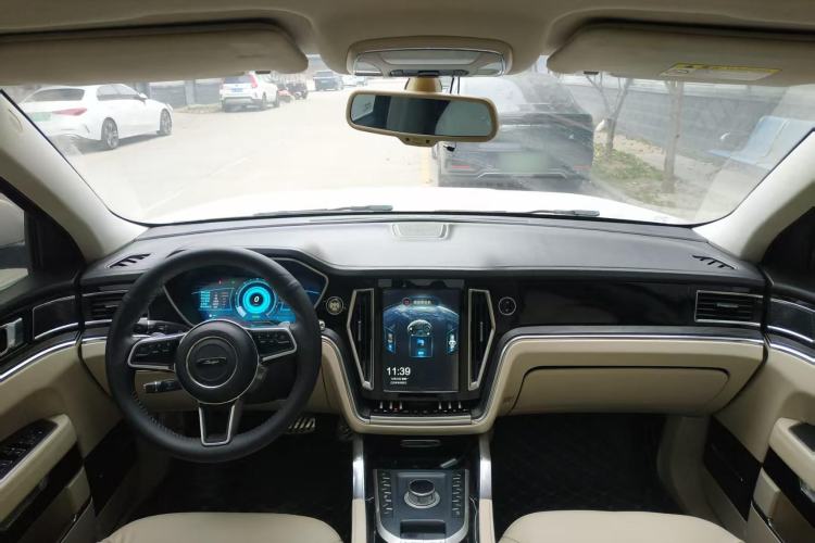 Used Zotye T800 2018 2.0T Automatic Prestige Smart Connectivity 7-Seater Interior 2