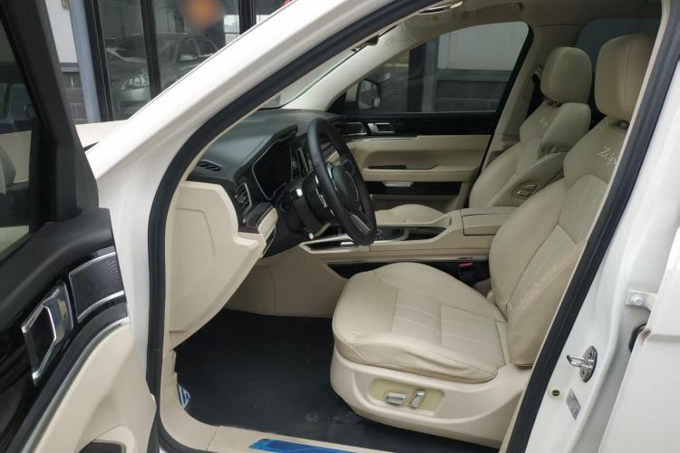 Used Zotye T800 2018 2.0T Automatic Prestige Smart Connectivity 7-Seater Interior 3
