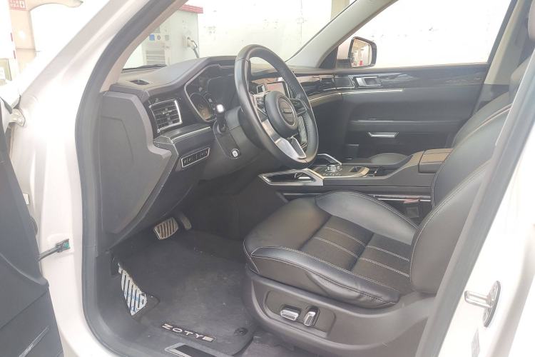 Used Zotye T800 2018 2.0T Automatic Prestige Smart Connectivity 7-Seater Interior 4