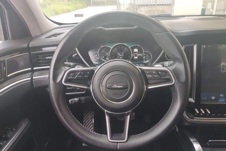 Used Zotye T800 2018 2.0T Automatic Prestige Smart Connectivity 7-Seater Interior 5