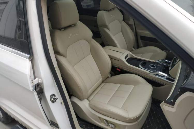 Used Zotye T800 2018 2.0T Automatic Prestige Smart Connectivity 7-Seater Interior 5