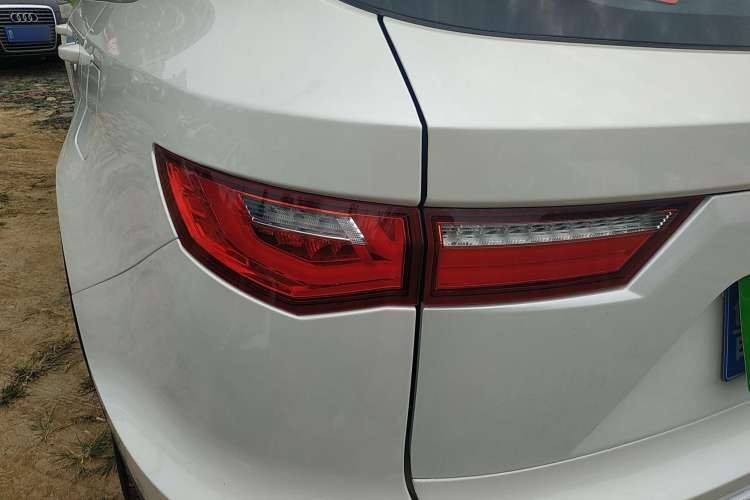 Used Zotye T800 2018 2.0T Automatic Luxury Connected 7-Seater Left Rear Taillight