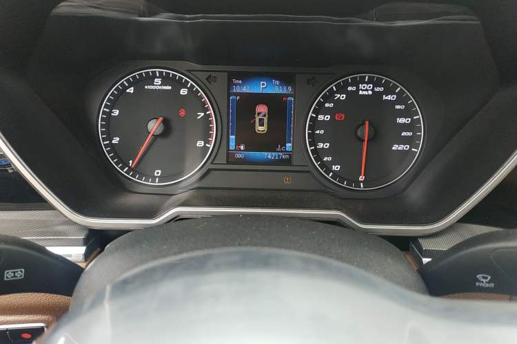 Used Zotye T800 2018 2.0T Automatic Luxury Connected 7-Seater Odometer Close Up