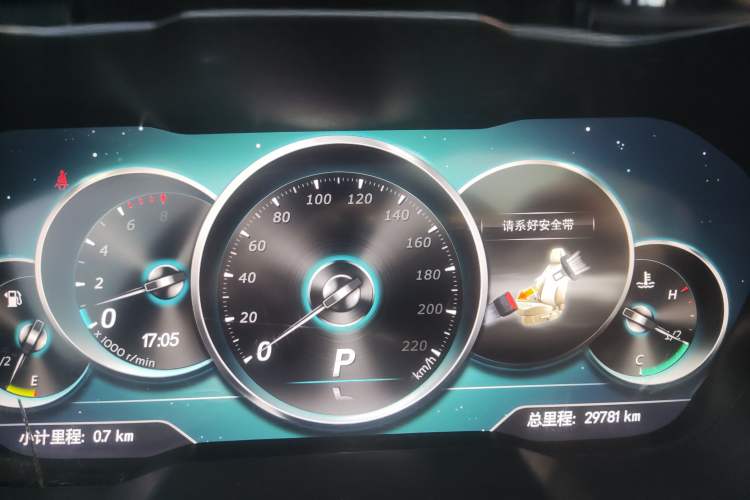 Used Zotye T800 2018 2.0T Automatic Prestige Smart Connectivity 7-Seater Odometer Close Up