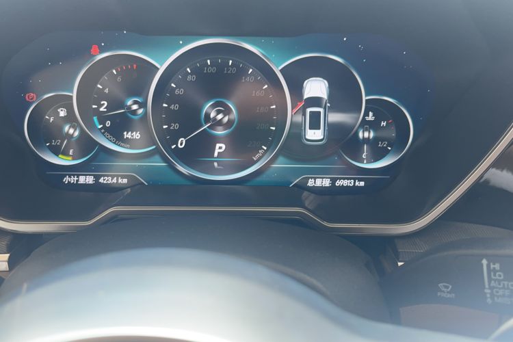 Used Zotye T800 2018 2.0T Automatic Flagship Smart Connectivity 7-Seater Odometer Close Up