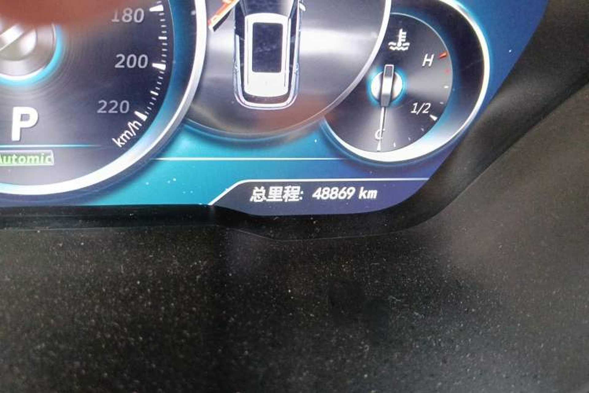 Used Zotye T800 2018 2.0T Automatic Prestige Smart Connectivity 7-Seater Odometer Close Up