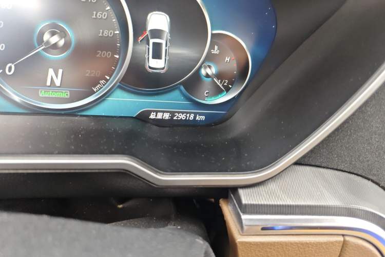 Used Zotye T800 2018 2.0T Automatic Luxury Connected 7-Seater Odometer Close Up