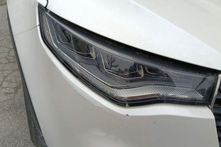 Used Zotye T800 2018 2.0T Automatic Prestige Smart Connectivity 7-Seater Right Front Headlight