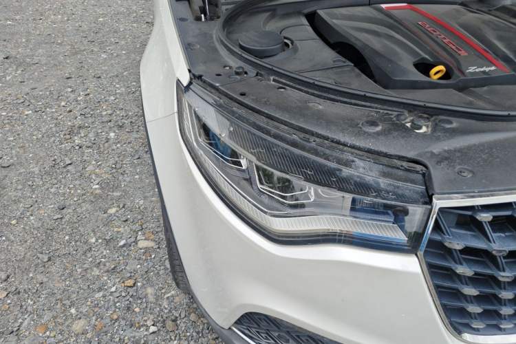 Used Zotye T800 2018 2.0T Automatic Luxury Connected 7-Seater Right Front Headlight