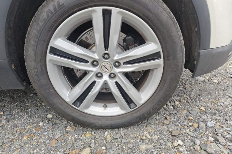 Used Zotye T800 2018 2.0T Automatic Luxury Connected 7-Seater Right Front Wheel Hub