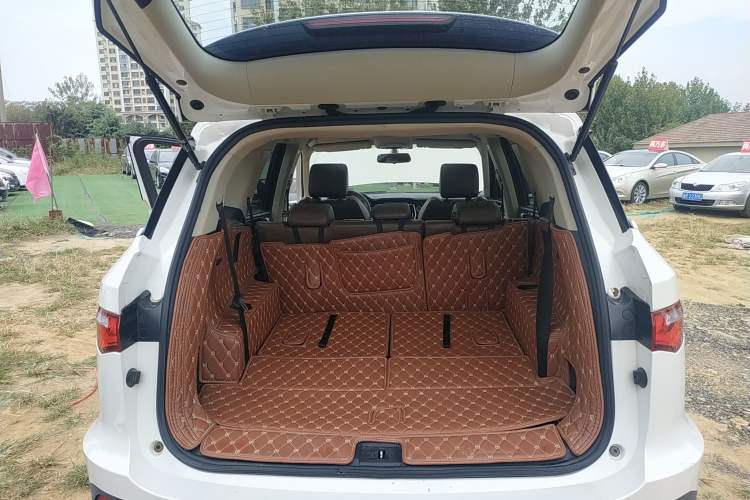 Used Zotye T800 2018 2.0T Automatic Luxury Connected 7-Seater Trunk