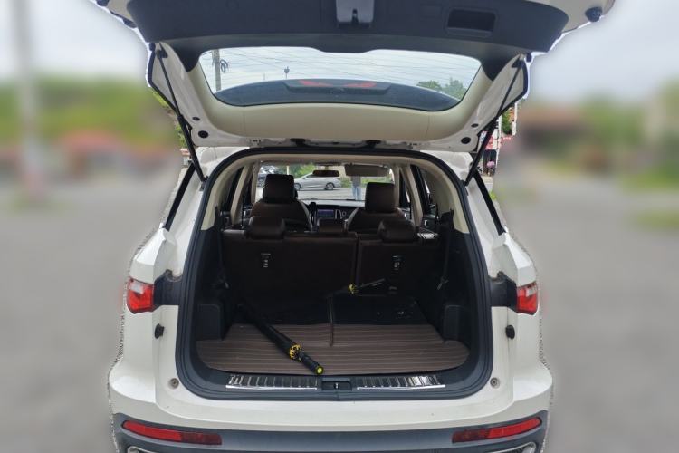 Used Zotye T800 2018 2.0T Automatic Luxury Connected 7-Seater Trunk