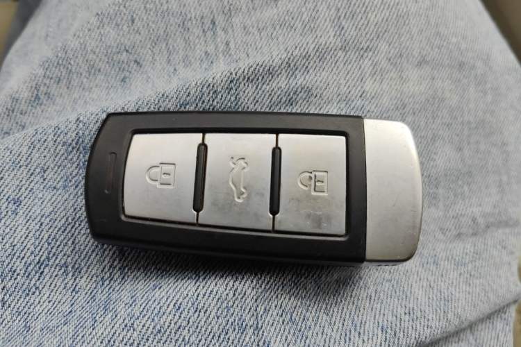 Used Zotye T800 2018 2.0T Automatic Luxury Connected 7-Seater Vehicle Key