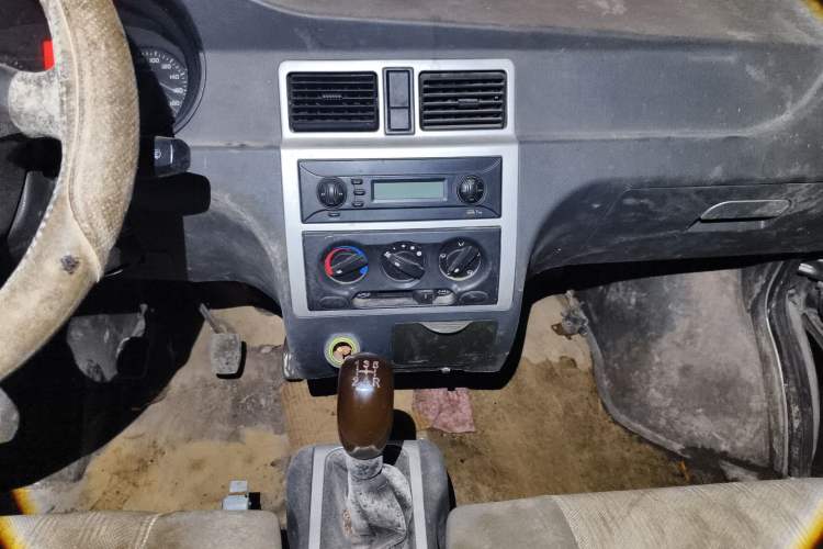 Used Zotye V10 2012 1.2L Standard Version Audio And AC Panel