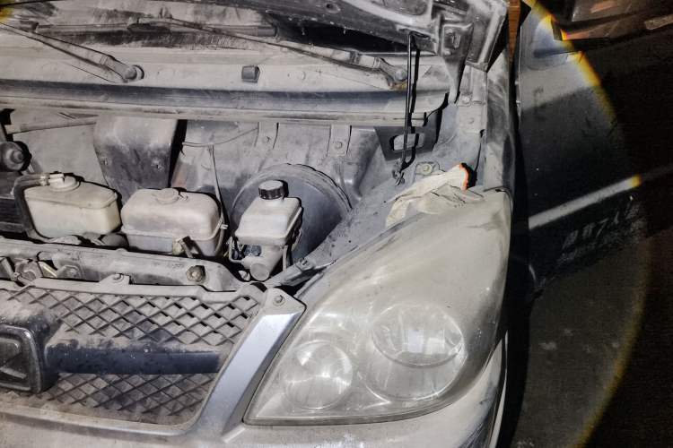 Used Zotye V10 2012 1.2L Standard Version Engine Bay Left