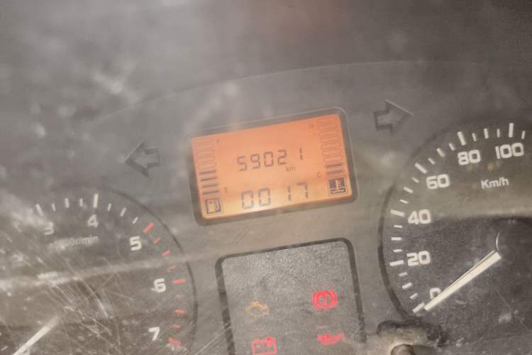 Used Zotye V10 2012 1.2L Standard Version Odometer Close Up