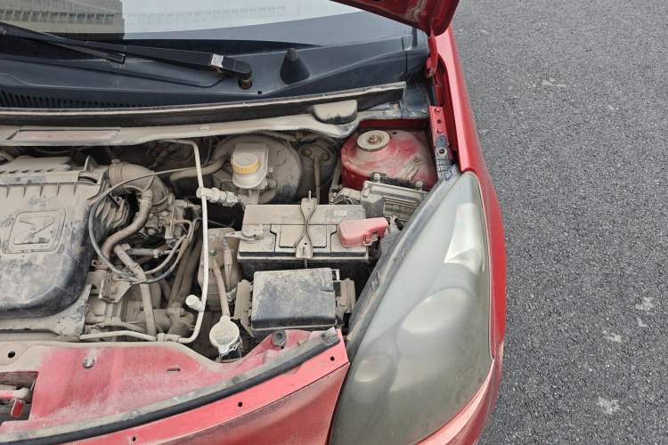 Used Zotye Z100 2013 1.0L Comfort Model Engine Bay Left