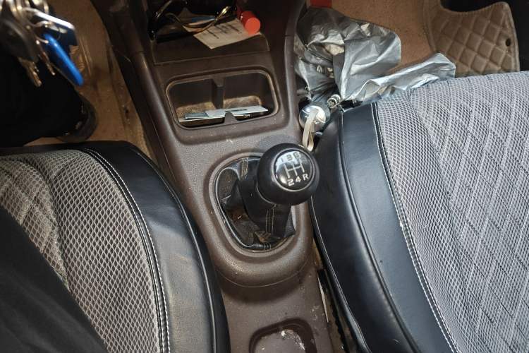 Used Zotye Z100 2013 1.0L Comfort Model Gear Lever