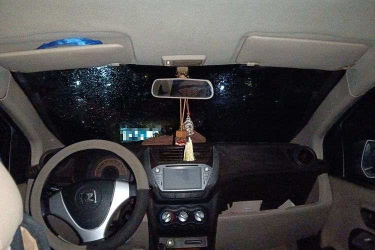 Used Zotye Z100 2013 1.0L Comfort Model Center Console