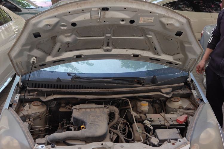 Used Zotye Z100 2013 1.0L Comfort Model Engine Bay