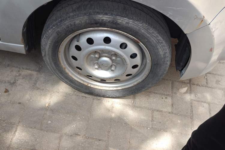Used Zotye Z100 2013 1.0L Comfort Model Right Front Wheel Hub