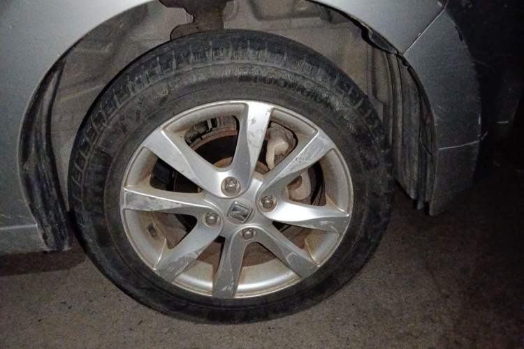Used Zotye Z100 2013 1.0L Comfort Model Right Front Wheel Hub
