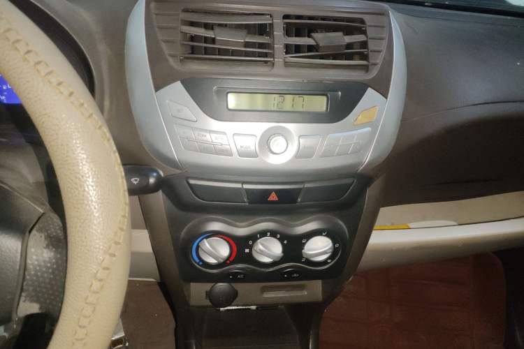 Used Zotye Z100 2013 1.0L Comfort Model Audio And AC Panel