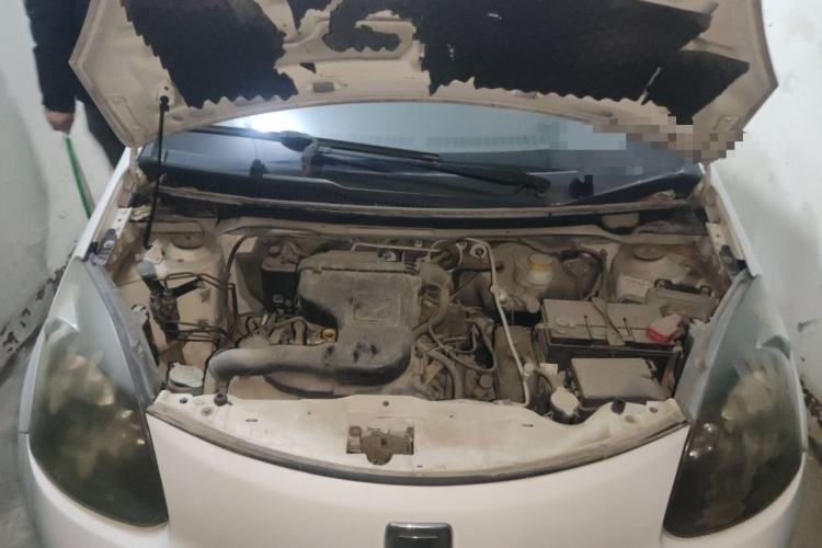 Used Zotye Z100 2013 1.0L Comfort Model Engine Bay