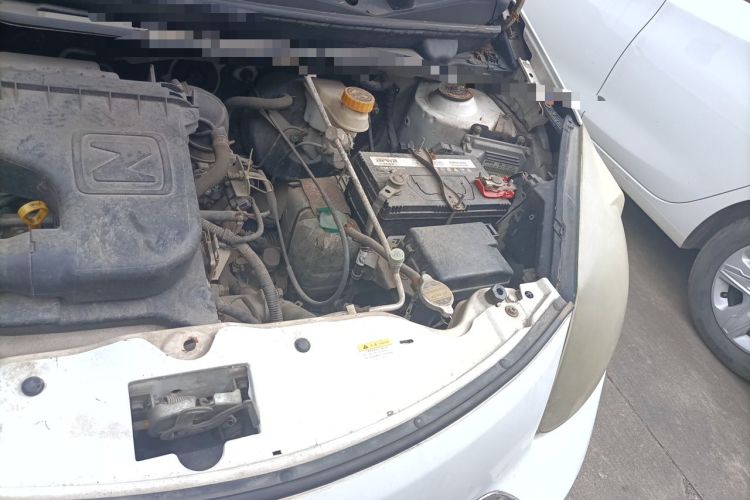 Used Zotye Z100 2013 1.0L Standard Version Engine Bay Left