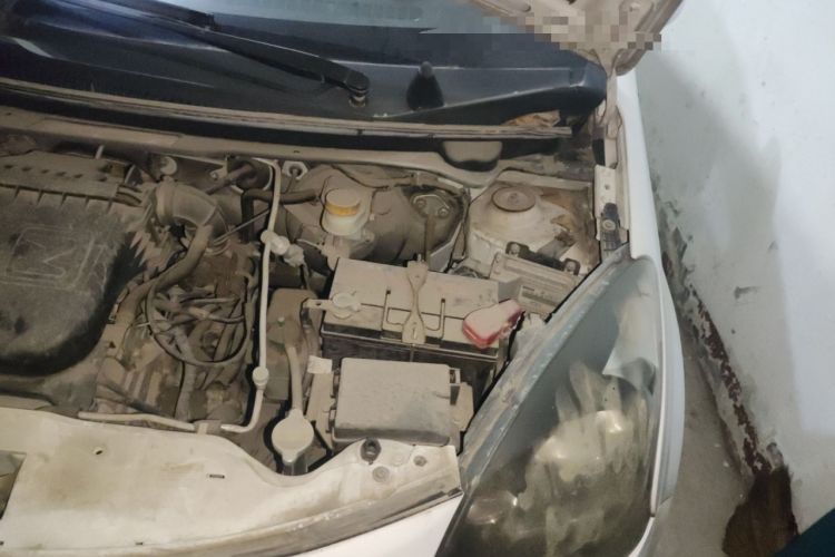 Used Zotye Z100 2013 1.0L Comfort Model Engine Bay Left