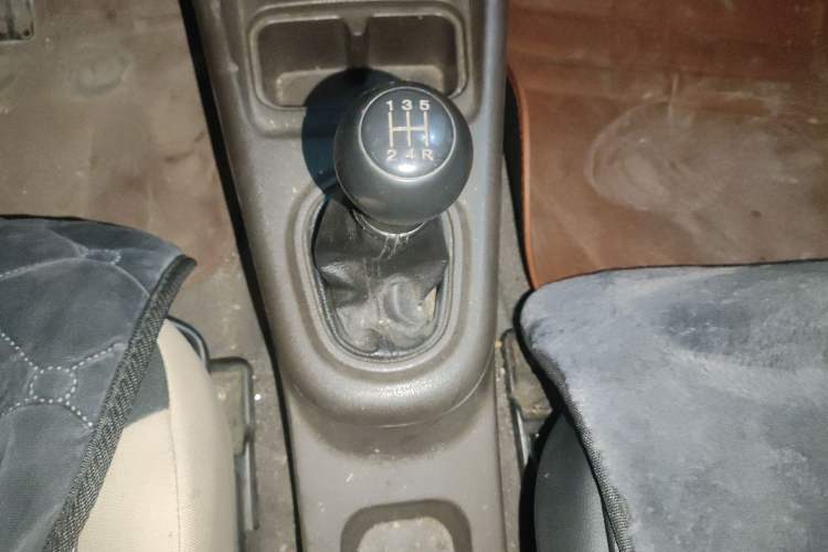 Used Zotye Z100 2013 1.0L Comfort Model Gear Lever