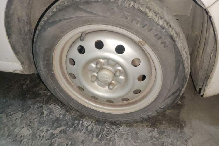Used Zotye Z100 2013 1.0L Comfort Model Right Front Wheel Hub