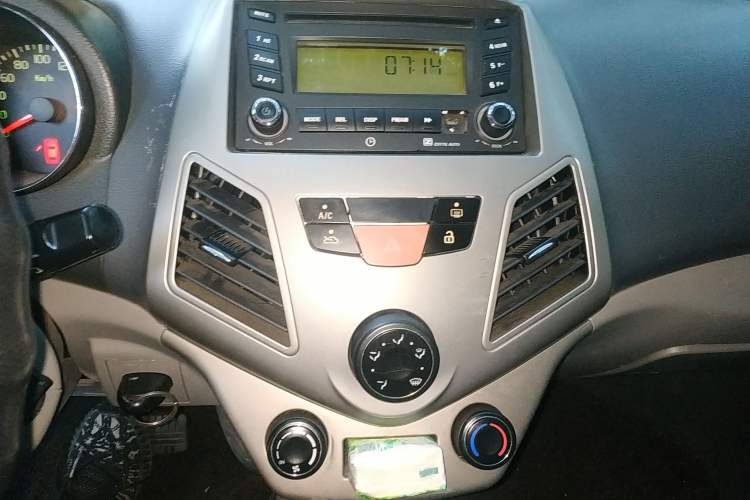 Used Zotye Z200HB 2011 1.5L Automatic Luxury Edition Audio And AC Panel