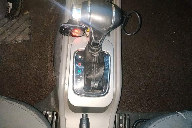 Used Zotye Z200HB 2011 1.5L Automatic Luxury Edition Gear Lever
