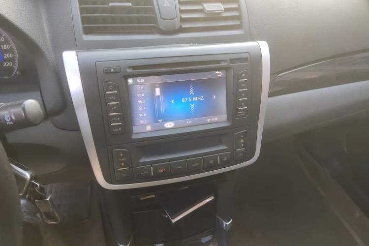 Used Zotye Z300 2012 1.5L Manual Luxury Version Audio And AC Panel