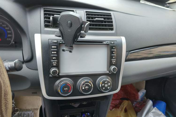 Used Zotye Z300 2012 1.5L Manual Comfort Edition Audio And AC Panel