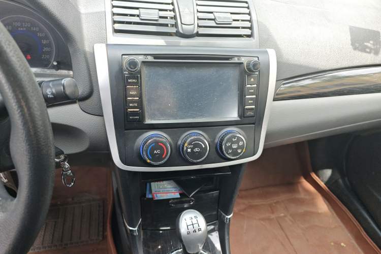 Used Zotye Z300 2012 1.5L Manual Elite Edition Audio And AC Panel