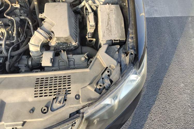 Used Zotye Z300 2012 1.5L Manual Luxury Version Engine Bay Left