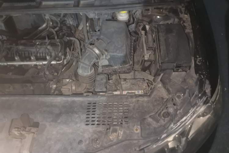 Used Zotye Z300 2012 1.5L Manual Elite Edition Engine Bay Left