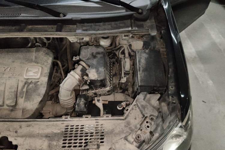 Used Zotye Z300 2012 1.5L Manual Elite Edition Engine Bay Left